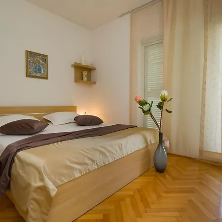 Apartment Katarina - Private Pool 80m From Marina