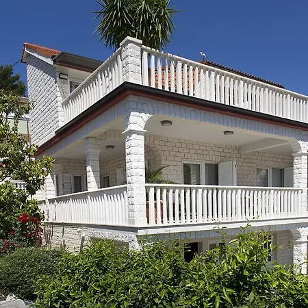 Apartment Katarina - Private Pool 80m From Marina