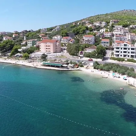 Apartment Katarina - Private Pool 80m From Marina