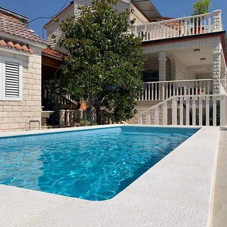 Apartment Katarina - Private Pool 80m From Marina
